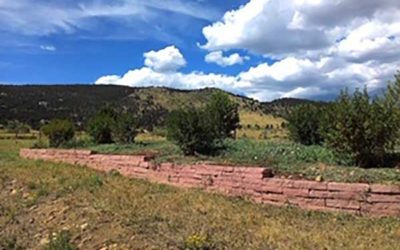 Colorado red strip stone walls in Longmont, CO